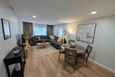 Image de Charming 2-bed. apt in Franklin Park, Ac, WiFi, O'Hare, free parking, W/D in unit