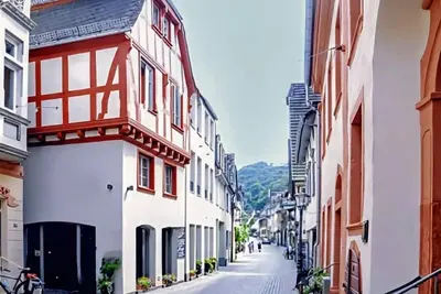 Image de Old Town Quarter - Up to 4 or up to 16 Guests- Medieval Charm with Castle View