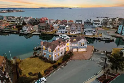 Image de Atlantic's End is now available for rent! ! Bring your 35' Boat! ! !