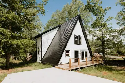 Image de Moonshine Modern! Central, Luxury Design, Hot Tub, Fishing!