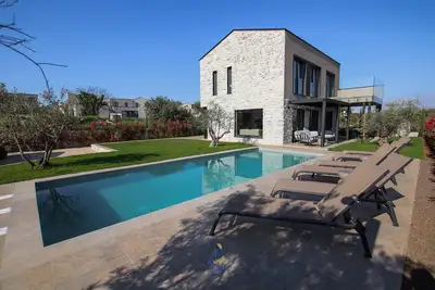 Image de Élégante maison de vacances de 3 chambres avec piscine chauffée, à proximité des plages