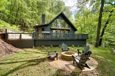 Image de 5 Mi to Helen: Hideaway w/ Deck & Grill!