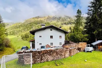 Image de Schmirnhaus in the mountaineering village