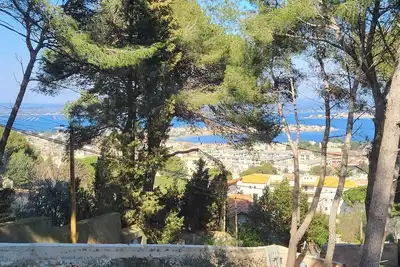 Image de Villa vue panoramique au mont st Clair, avec piscine a débordement
