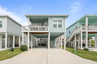 Image de Bayside Haven w/ Resort Pool + Angler's Paradise Nearby