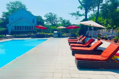 Image de Spacious 6-bedroom house with Large Pool near the ocean and Southampton Village