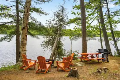 Image de Lakefront Buoy Cabin Tiny Cabin @ Getogether Stays