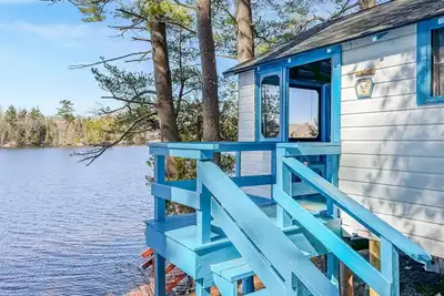 Image de Lakefront Lighthouse Tiny Cabin @ Getogether Stays