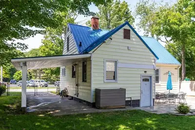 Image de Lake Harbor Haven. . . a charming 3br house with Ac, WiFi across from Maranatha.