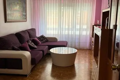 Image de Large apartment with terrace, ideal for families or groups. Park next door.