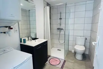 Image de Location studio rénové et meublé!