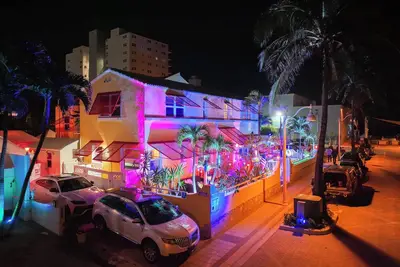 Image de Xl Studio Steps from the Sand. Prime Location with Beach chairs/ hot tub/ Bikes