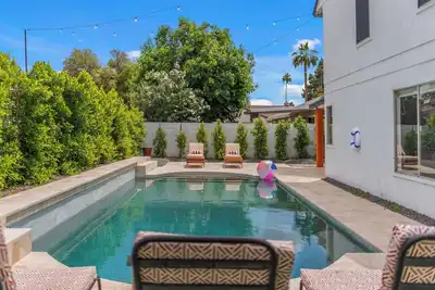 Image de Large Farmhouse Chic 5-bedroom house with beautiful outdoor living in Scottsdale