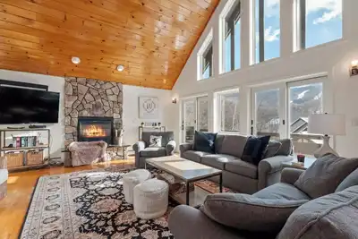 Image de Sparkling and spacious 5 bedroom with mountain views