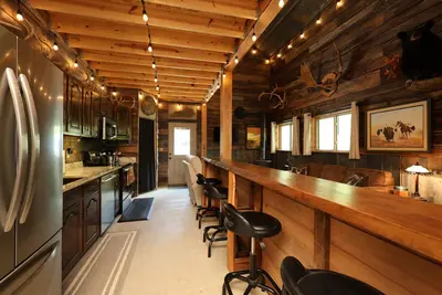 Image de Experience the serene beauty of Campton, Ky in the cozy 2-bedroom, 1-bathroom Wolf Pen cabin