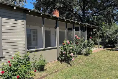 Image de Peaceful 3br Lavender Farmhouse Retreat