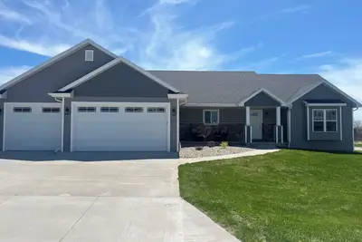 Image de 4-bedroom house in peaceful Neenah with Ac, WiFi. Perfect for Eaa travelers.