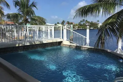 Image de Marathon Villa w\/ Pool, Dock and Kayaks