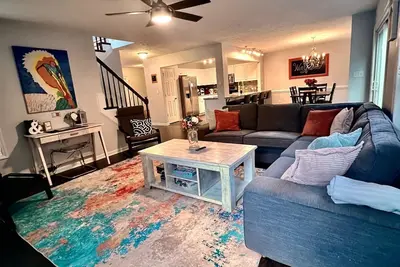 Image de The Waypoint, 4br/7Beds/2. 5Bath Travel Themed Vacation Home adjacent to Ft Bragg