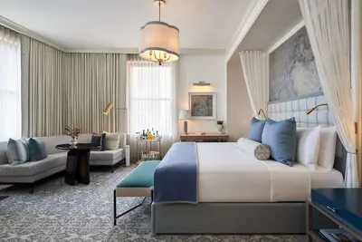 Image de 2 Connecting Suites at a 5⭐️ Hotel