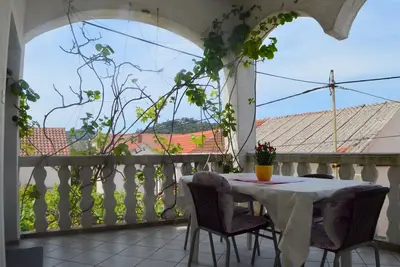 Image de Appartement d'une chambre avec la terrasse et la vue sur le mer Lukoran, Ugljan (A-23830-d)