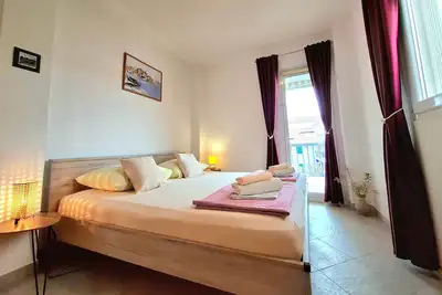 Image de Appartement d'une chambre avec la terrasse et la vue sur le mer Trogir (A-24405-a)