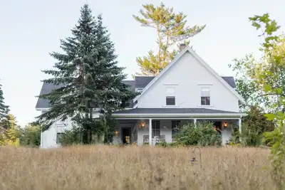 Image de Bright and Beautiful Farmhouse at Wanderwood