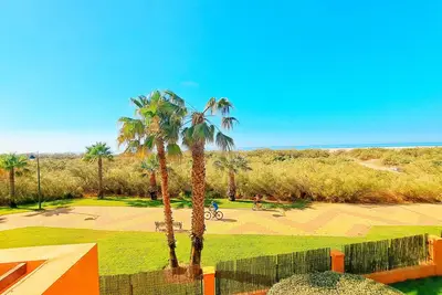 Los Pelícanos, T2. Beachfront apartment with terrace