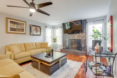 Image de 4 Mi to Stone Mountain: Retreat w/ Office!