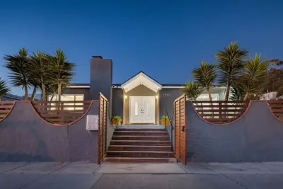 Image de Bella| Heated Pool/Spa|Downtown|Freeways|Beaches