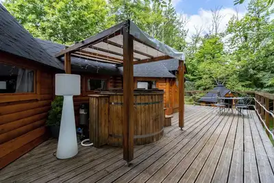 Image de Grand Kota avec bain nordique privé – Cabane cosy, grill & petit-déj inclus