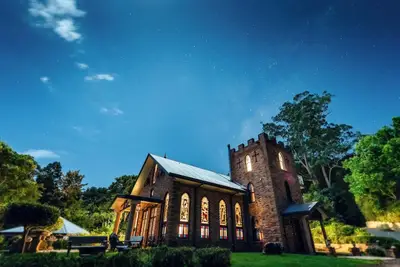 Image de Evermoore Castle by the river in Bellingen