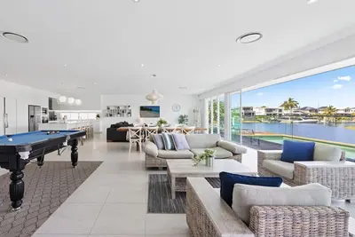 Image de Sanctuary Waterfront – Coastal Elegance in the Heart of Broadbeach Waters
