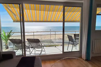 Image de Superbe Appartement Rénové 2 Chambres Face Mer