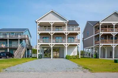 Image de New property - Ocean View - Allows Dogs - Second Row
