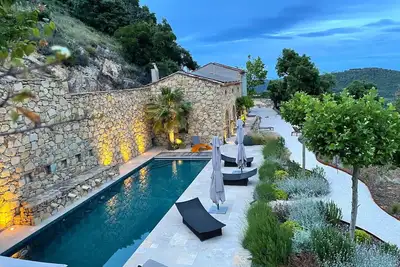 Image de Authentic stone bastide with pool and a magnificent view