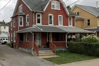 Image de Heart of Bryn Mawr 3 Br Home