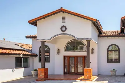 Image de Sunny Spanish Villa, Parking & Privacy