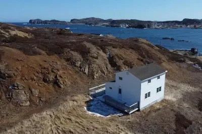 Salty B'y Cottage Sum