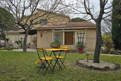 Image de Maisonnette avec jardin à la campagne