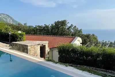 Image de Charming 2-bedroom house with swimming pool near Budva
