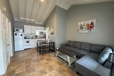 Image de Charming 2br 1ba Beach Condo with Parking Spot