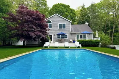 Image de Bridgehampton Designer Home with Heated Pool.
