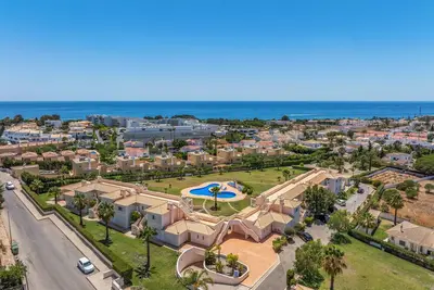 Image de Beautiful 2 bedroom apartment Baia Village. A/C, WiFi, close to several beaches