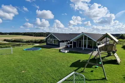 Image de Luxury Pool Home with large garden close to beach