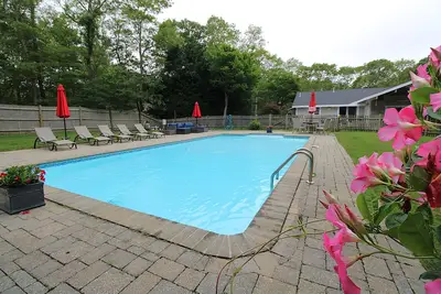 Image de New To Rentals with Pool Surrounded by Lovely Outdoor Space (2406)