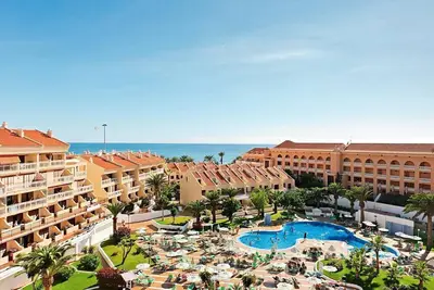 Image de Tranquil 2 Bedroom Apartment. Communal Heated Pool