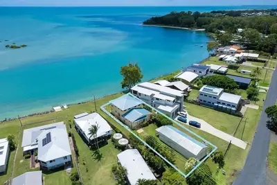 Image de Sandbar on Moreton – Waterfront -5 bedrms-3 baths-Sleeps 10-WiFi-2 TVs-Linens