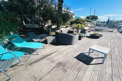 Image de Marina de Luxe à Port Camargue 250m2 – 4 Chambres, Jacuzzi, Rooftop & Ponton