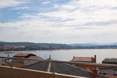 Image de 2-bedroom apartment with terrace and sea views on the cozy Boiro beach with WiFi